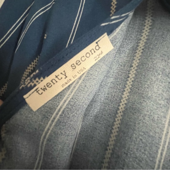 ηεω twenty second Pin-Stripe Open-Back Flutter-Sleeve Lightweight Scoop-Neck Top - Picture 6 of 11